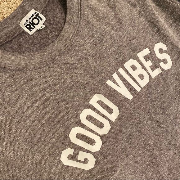 GOOD VIBES ✌🏼 Cropped Sweatshirt - Picture 4 of 6